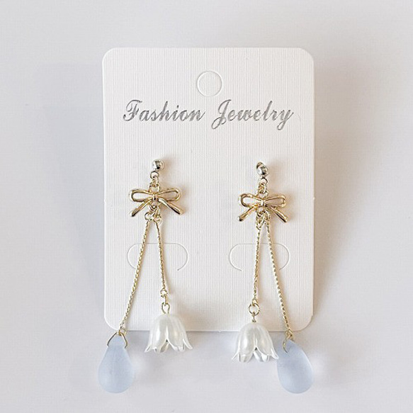 ハンドメイドピアス リボンとベルフラワーとドロップ ブルーVer