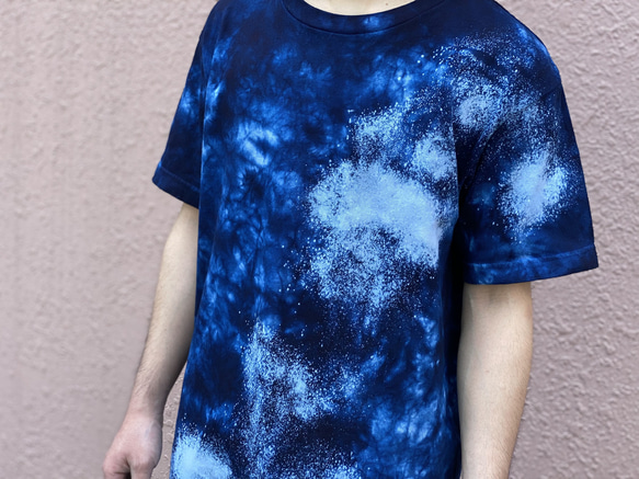 藍染めTシャツ「群青」Mサイズ 男女兼用『一点物』 3枚目の画像