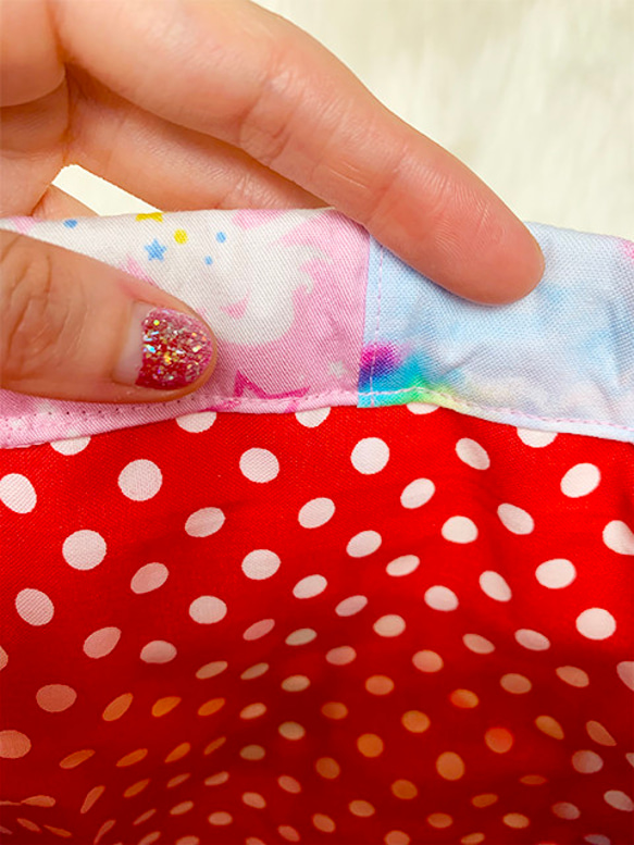 フリル付きパッチワーク巾着ポーチ①（赤ドット） X1421107186(10890円)