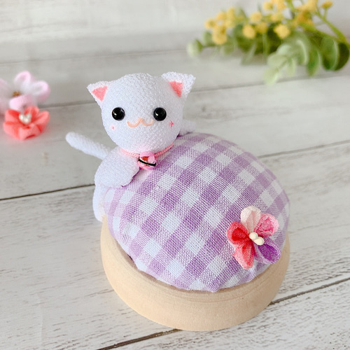 SOLD】ねこちゃんのピンクッション ネコ 針山 針刺し つまみ細工 