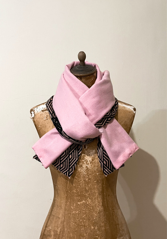 スカーフNo.319*走過的每一哩路*設計師手作黑色菱格幾何圖騰愛心蕾絲粉紅色毛料圍巾 披肩 第12張的照片