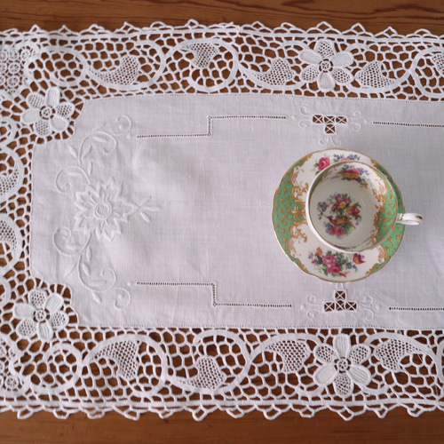ドイツの手仕事/細やかなニードルレースとお花のホワイトワーク 生地
