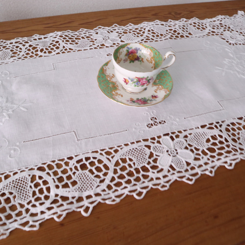 ドイツの手仕事/細やかなニードルレースとお花のホワイトワーク 生地