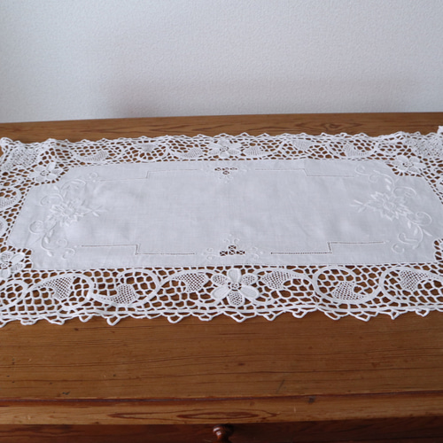 ドイツの手仕事/細やかなニードルレースとお花のホワイトワーク 生地