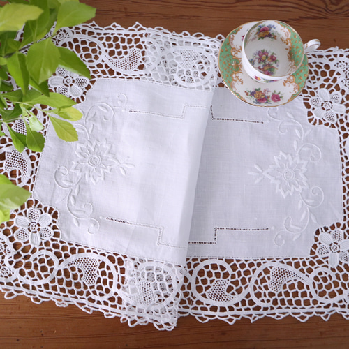 アンティークイギリス ホワイトニードルワークsabaレース梯子刺繍リネンクロス ドイツの手仕事/細やかなニードルレースとお花のホワイトワーク 生地