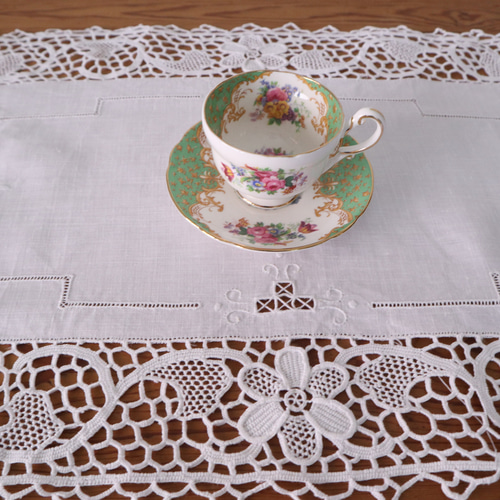 ドイツの手仕事/細やかなニードルレースとお花のホワイトワーク 生地