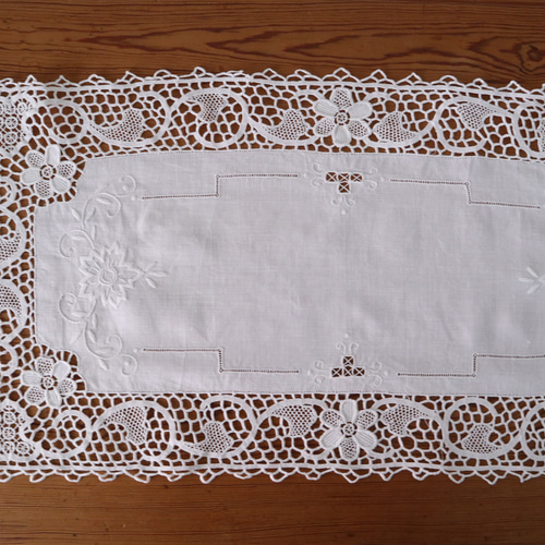 特大　白糸手刺繍　手編みレース繋ぎ 　ヴィンテージ ベッドカバー　大判クロス 特大 白糸手刺繍 手編みレース繋ぎ ヴィンテージ ベッドカバー 大判クロス