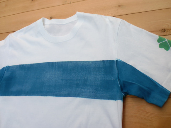 手染め　ボーダーTシャツ　幸運の四つ葉のクローバー型染め　日本製 3枚目の画像