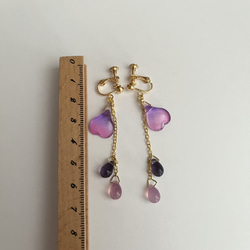 再再販！紫陽花と雨粒のイヤリング 2枚目の画像