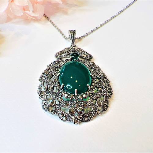 大粒本翡翠ペンダント 飾り細工シルバー925 大粒本翡翠ペンダント 飾り細工シルバー925