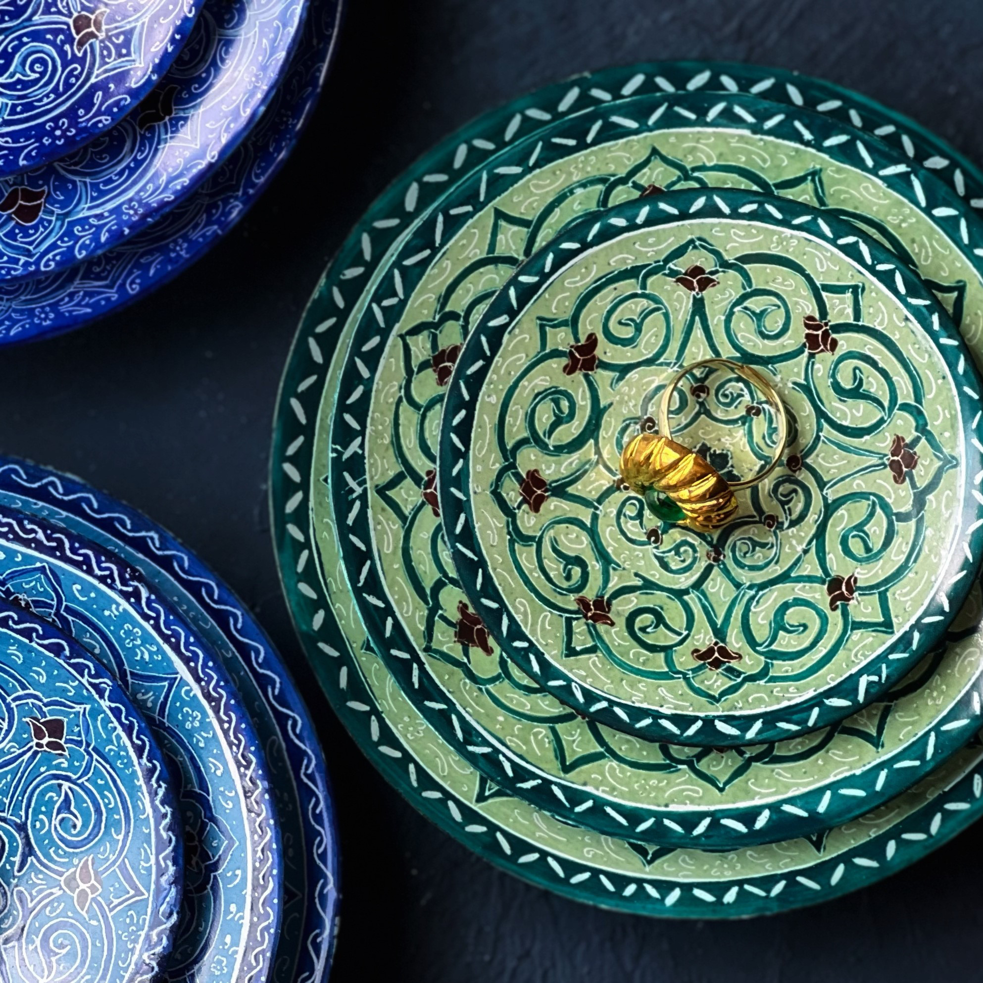 ペルシャのエナメル皿３枚セット　飾り皿　ジュエリートレイ（エメラルド）【ミーナーカーリーC002】