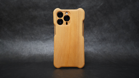 台湾ヒノキの木製iPhoneケース 1枚目の画像