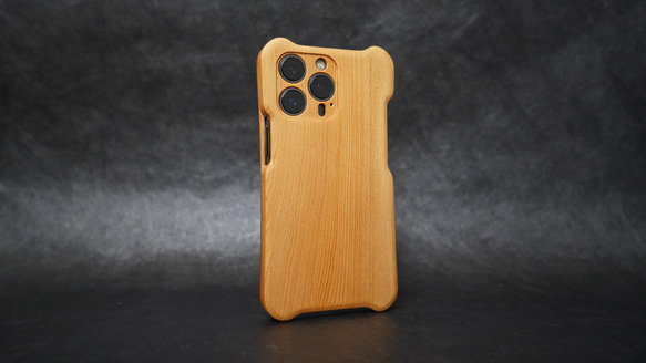 台湾ヒノキの木製iPhoneケース 2枚目の画像