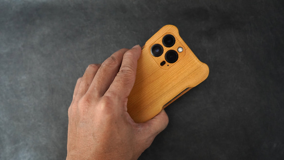 台湾ヒノキの木製iPhoneケース 5枚目の画像