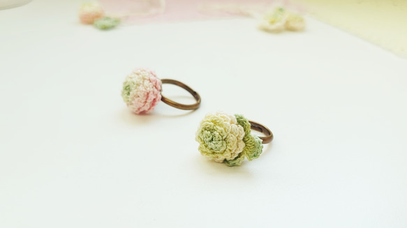 【リニューアル】シロツメクサの指輪♪【ピンク/白】［ゆびに花いちりん］レース編み・手染めのお花 3枚目の画像