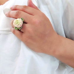 【リニューアル】シロツメクサの指輪♪【ピンク/白】［ゆびに花いちりん］レース編み・手染めのお花 7枚目の画像