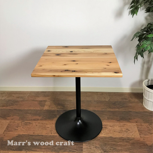 国産杉の無垢材カフェテーブル 60x60cm ウレタンクリアー塗装 国産杉の無垢材カフェテーブル 60x60cm ウレタンクリアー塗装