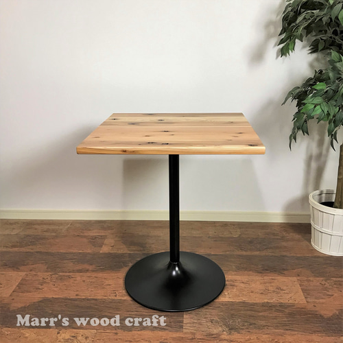 国産杉の無垢材カフェテーブル 60x60cm ウレタンクリアー塗装 国産杉の無垢材カフェテーブル 60x60cm ウレタンクリアー塗装
