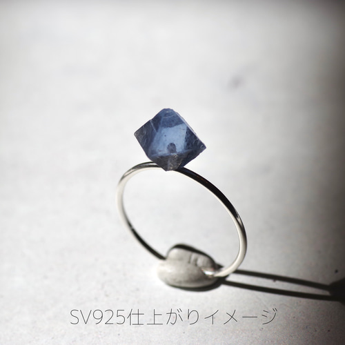 1点限定】14kgfフローライト×MOPスクロールカービングピアス