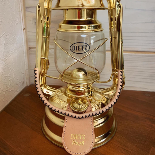 DIETZ デイツ　真鍮製　ランタン　美品　ゴールド　タンクエプロン付き DIETZ (デイツ) オイルランタン 真鍮製ベイルハンドル・ボトム