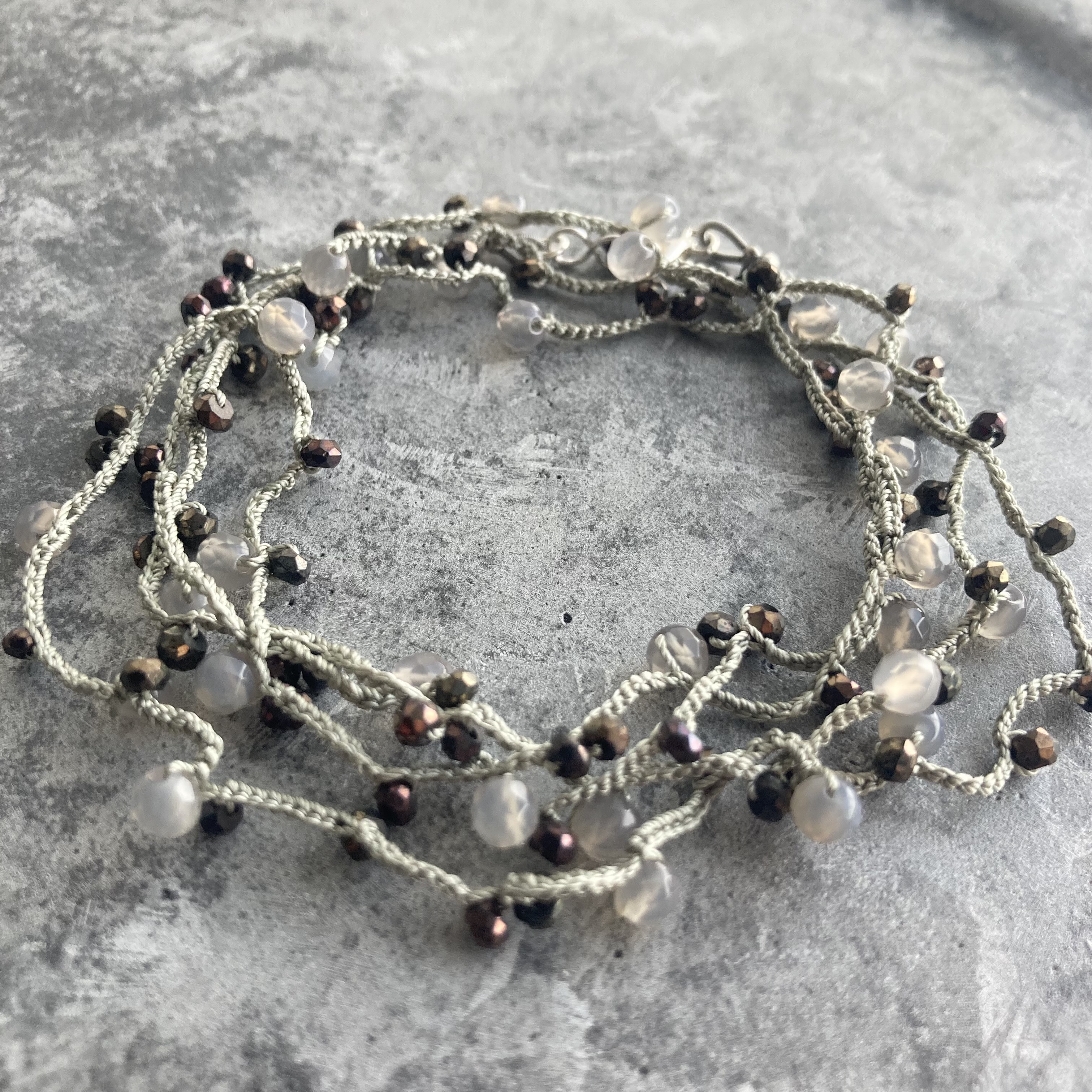 〔1718〕エアリーネックレスL（グレーオニキス・パイライト×プラチナ）✴︎シルク✴︎ロングネックレス