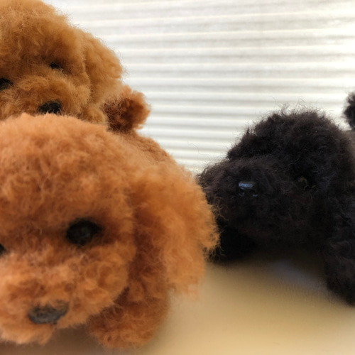 おとママ羊毛フェルト レッドトイプードル 伏せのポーズ 羊毛