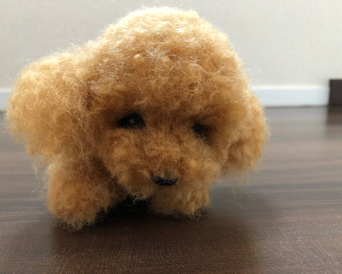 おとママ羊毛フェルト レッドトイプードル 伏せのポーズ 羊毛