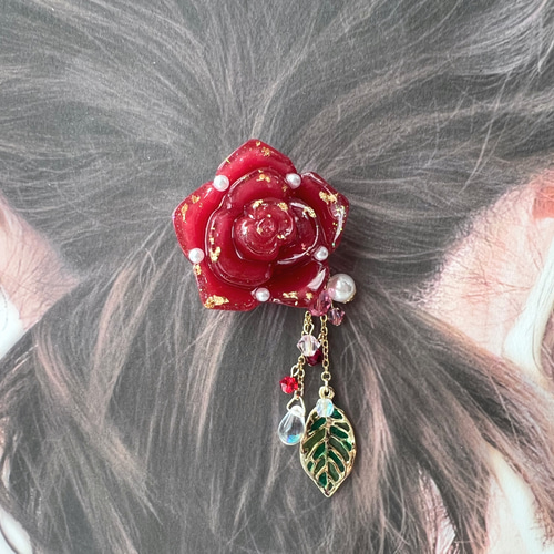 キラキラ揺れる 真紅の薔薇のポニーフック ポニーフック・ヘアカフス 