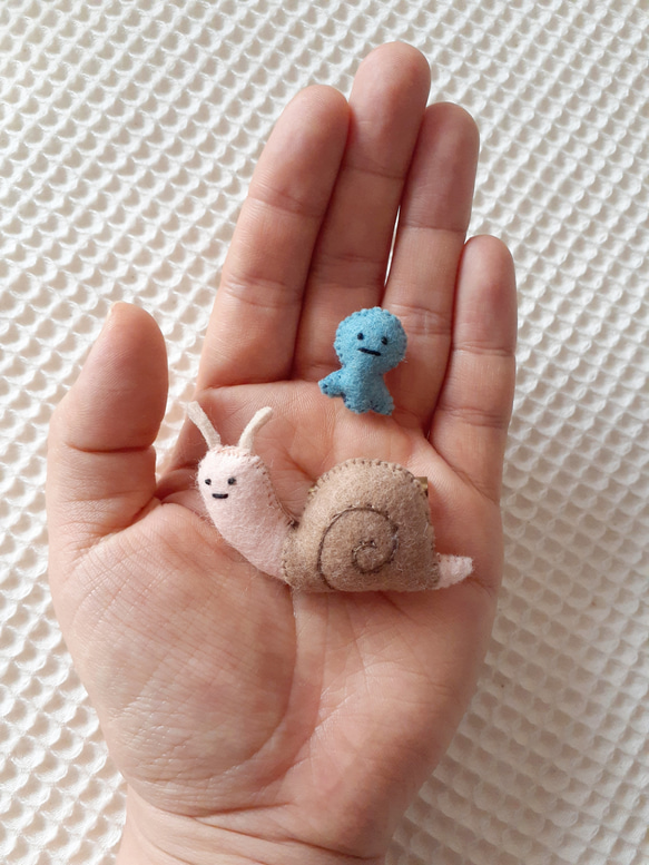 フェルトマスコット 刺繍 ブローチ カタツムリ てるてる坊主 セット
