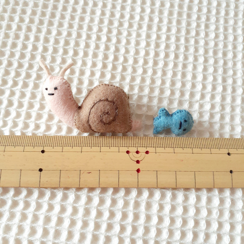 フェルトマスコット 刺繍 ブローチ カタツムリ てるてる坊主 セット