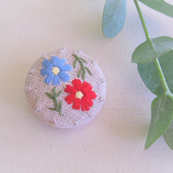 北欧の小さな花＊手刺繍のブローチ 3枚目の画像