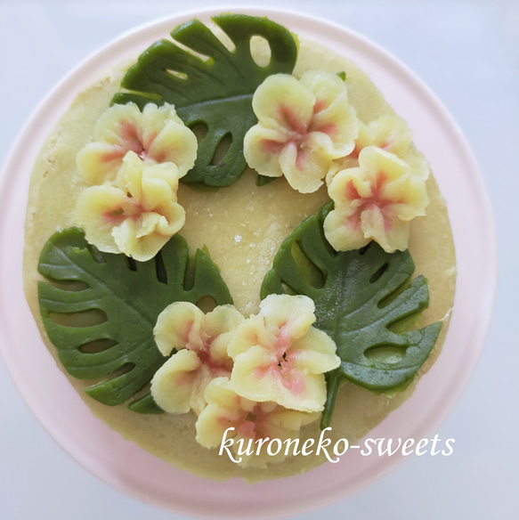 台湾カステラのフラワーケーキ（常夏の島　モンステラとプルメリア）グルテンフリー、さつま芋台湾カステラ 2枚目の画像