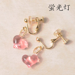 恋するハートのガラス イヤリング・カラーチェンジ（ピンク～イエロー） 5枚目の画像