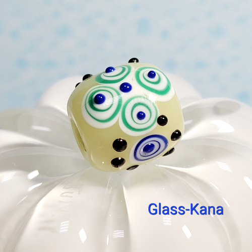 美品　PASSING THE FLAME　トンボ玉　洋書 楽天市場】トンボ玉 20mm 水中花 和風花柄 お花 とんぼ玉 ガラス