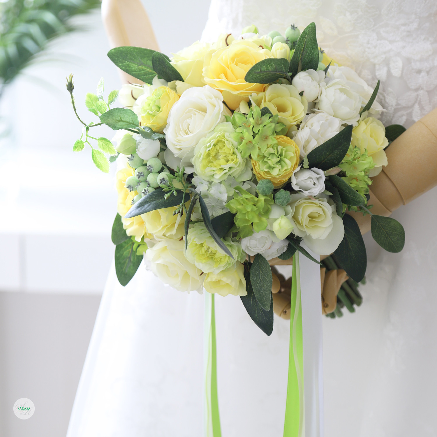 特別 ホワイトイエローローズのクラッチブーケとブートニア ブーケ