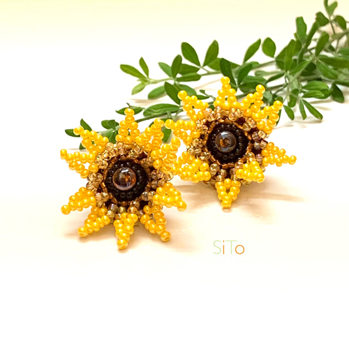 送料込》ビーズ刺繍＊ゴッホの向日葵のpierce or earring/花言葉は憧れ 