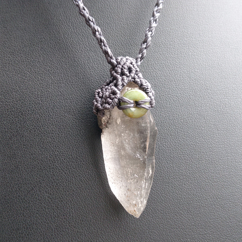 ヒマラヤ水晶 ガネッシュヒマール ＊ マクラメペンダント ネックレス 37 ガネッシュヒマール産】ヒマラヤ水晶の天然石マクラメペンダント[PEN