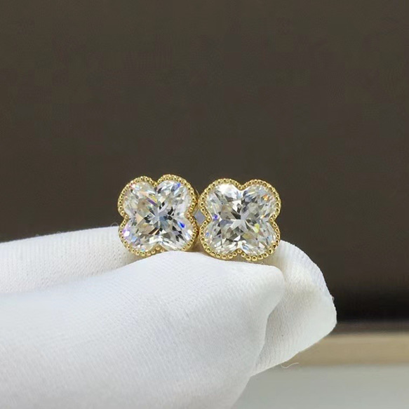 合計2カラット】輝くモアサナイト ダイヤモンド ピアス k18