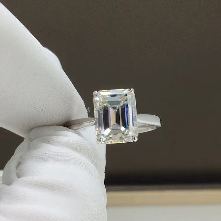 【newデザイン】モアサナイト 　リング　K18WG