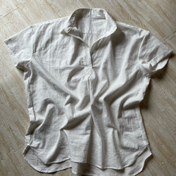 コットンリネンの半袖スキッパーシャツ☆オフホワイト 1枚目の画像