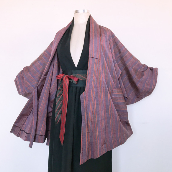 羽織に猫 カーディガン 和装 衣装 ペイント 縞 ストライプ 紫 作務衣風 男女兼用 フリーサイズ（020） 3枚目の画像