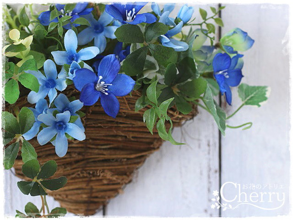 【夏リース】ブルーのお花で涼やかな壁面バスケットアレンジ。「Creema限定」 3枚目の画像