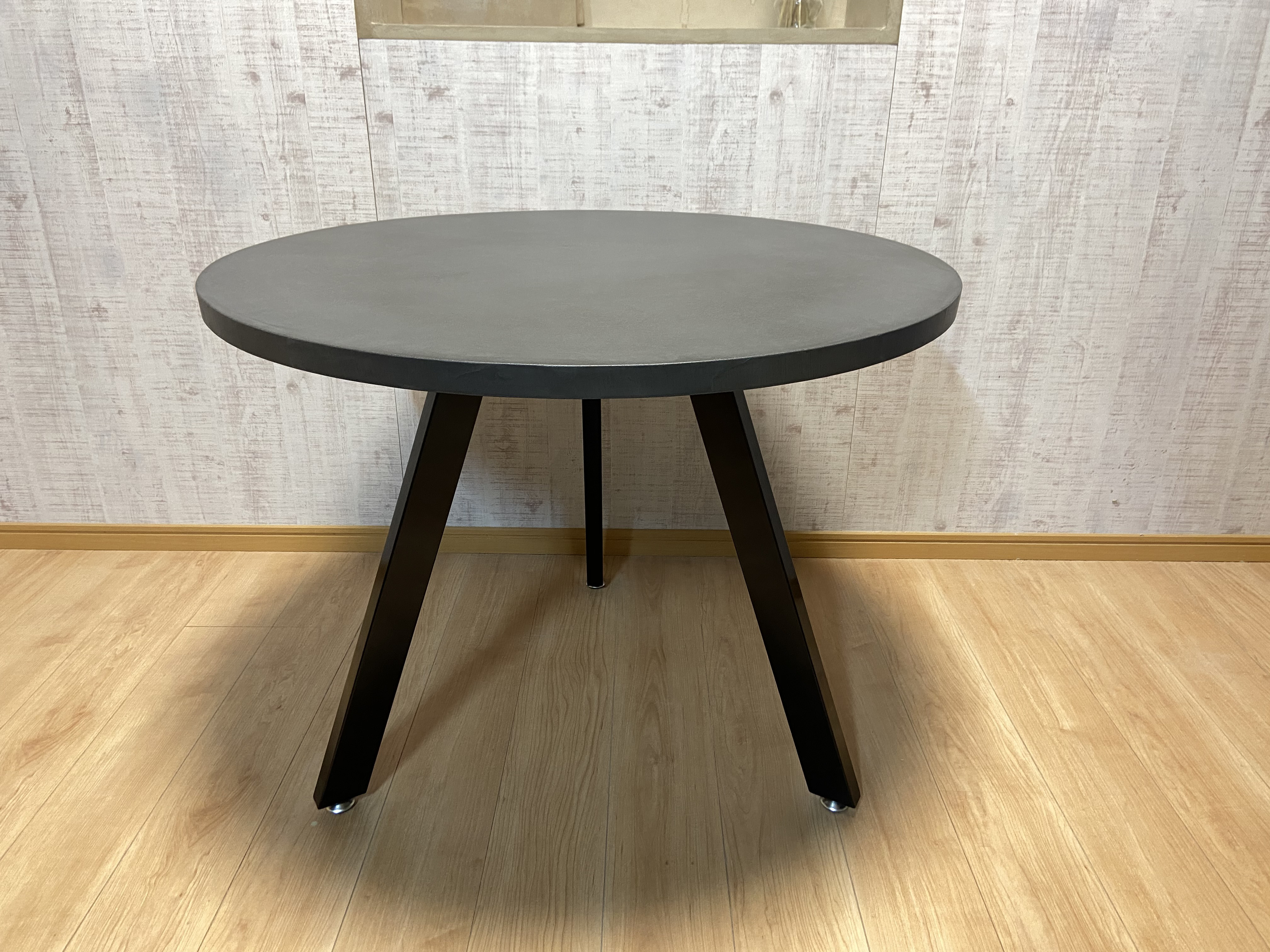 モールテックス  3ピースレッグアイアン　ラウンドテーブル　オーダーメイド