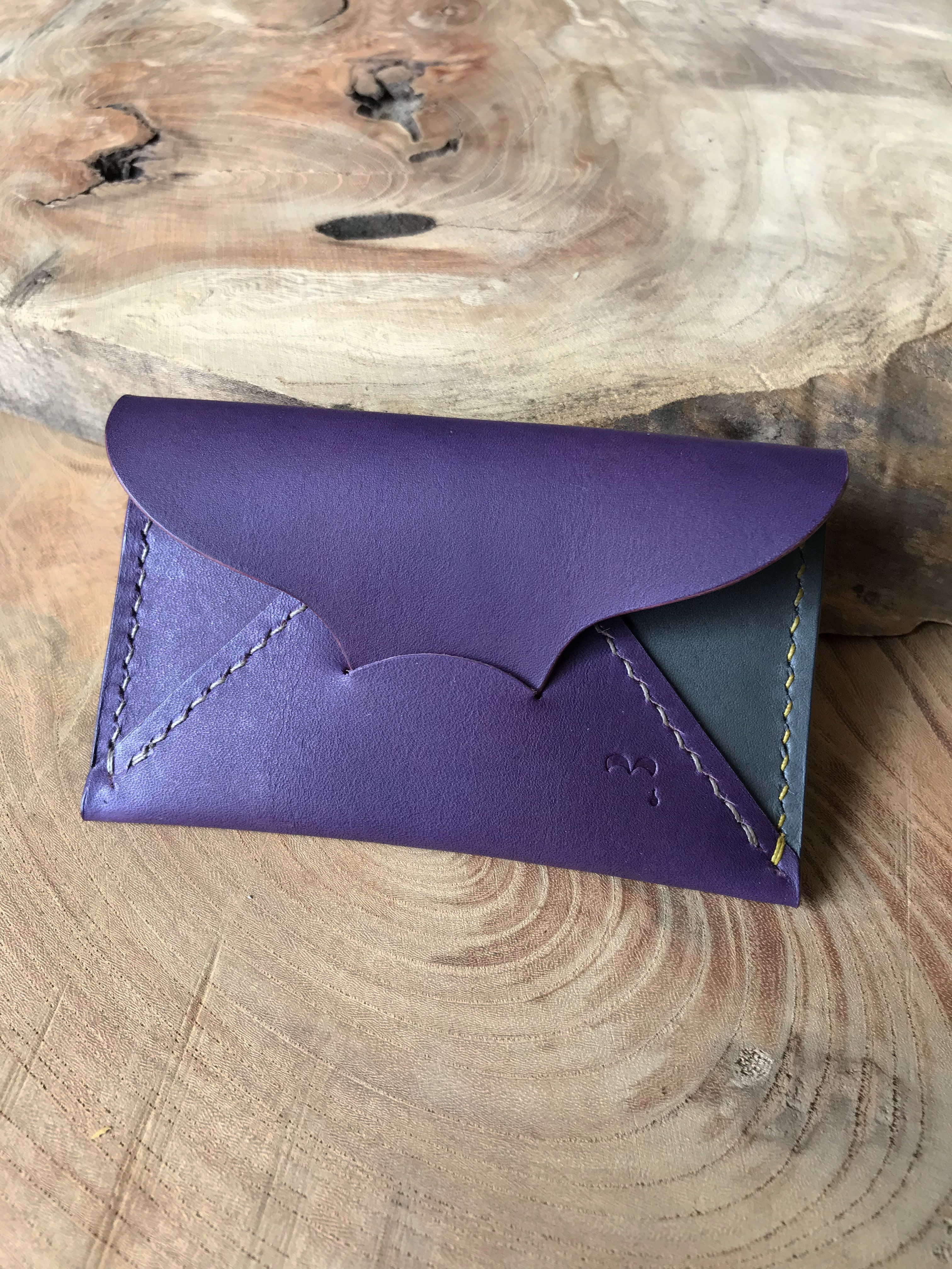 【手縫いの本革名刺入れ/カードケース】パープル・就職祝い☆プレゼントにおすすめ♪スリム薄型・タンニンなめし革