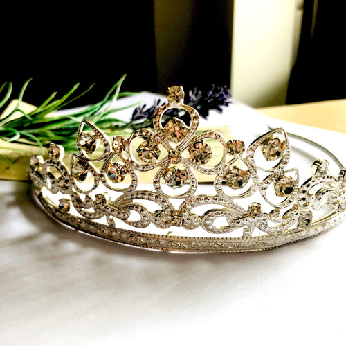 チェコのガラス職人が作ったティアラ◇四つ葉のクローバー ヘッド