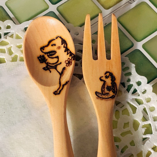 完売♬︎♡ꫛꫀꪝ✧‧˚ ウッドバーニング♡アニマルカトラリー♡ 恐竜 】 アート系 スプーン フォーク ウッドバーニング ギフト 鳥