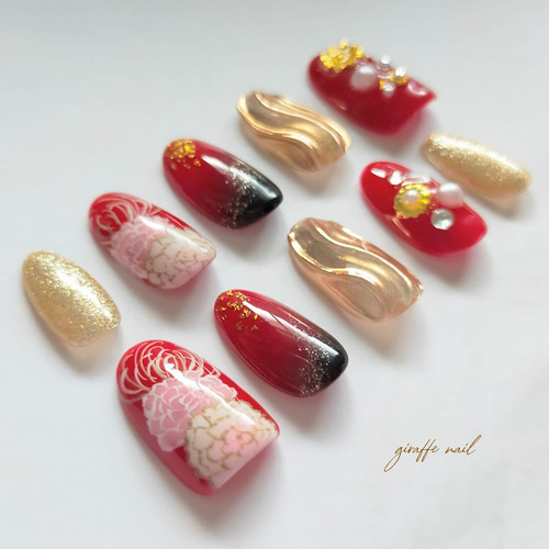 ネイルチップ赤 成人式ネイル 振袖ネイル 前撮り 和柄 赤の通販 by