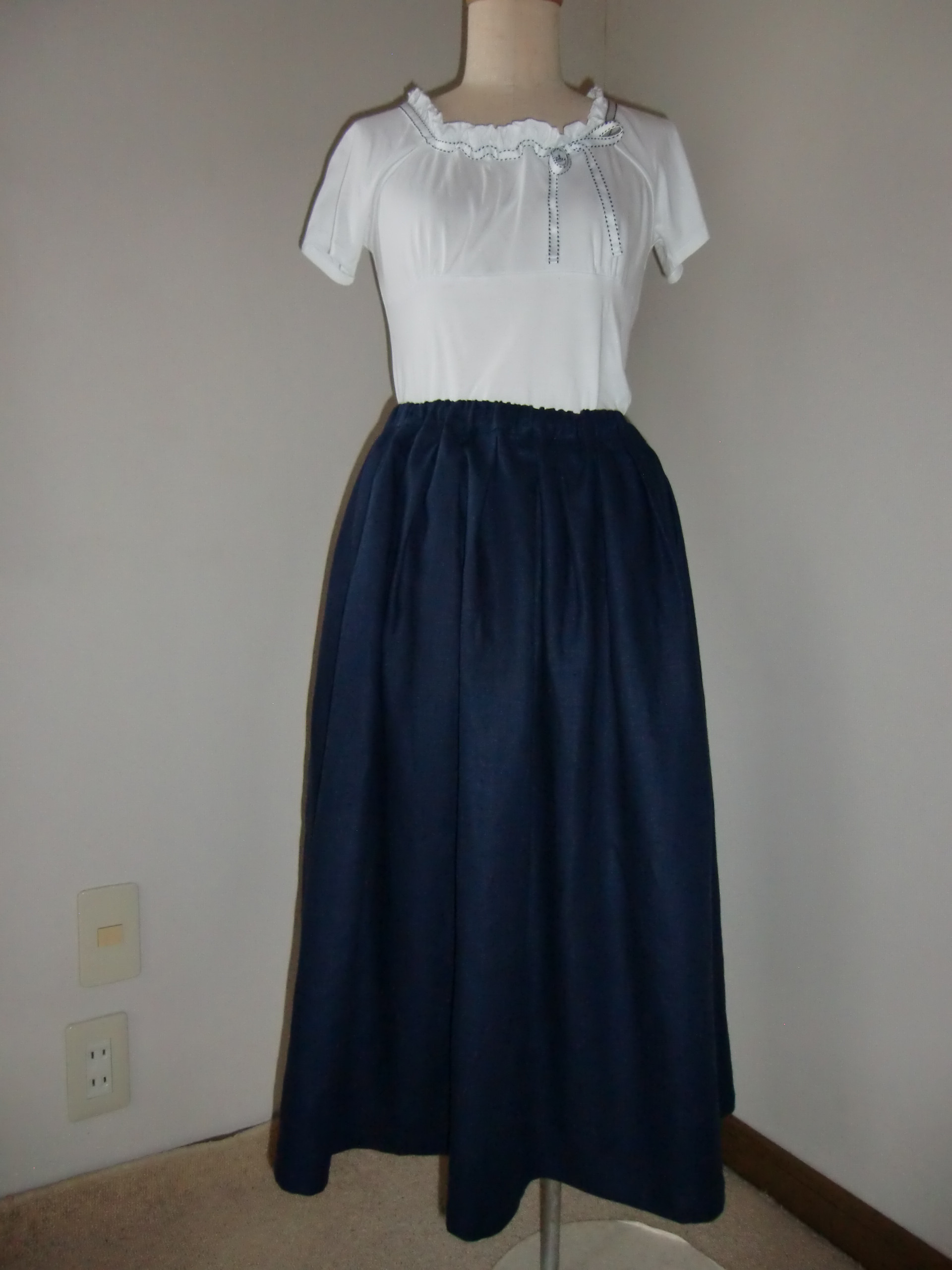 ネイビー　上質ふんわりリネン　ウエストゴム入り、タックスカート