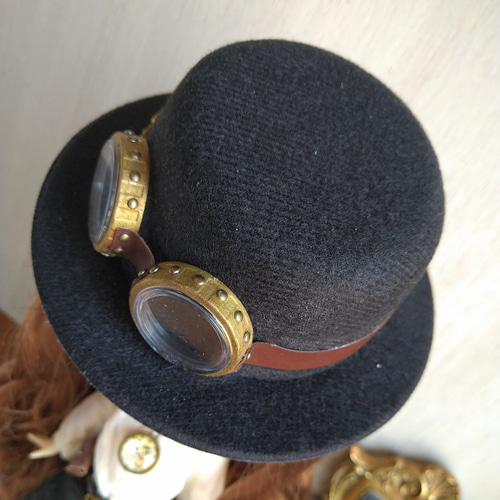 1043※スチームパンク・ゴーグルと歯車モチーフの黒の帽子 ※ブライス