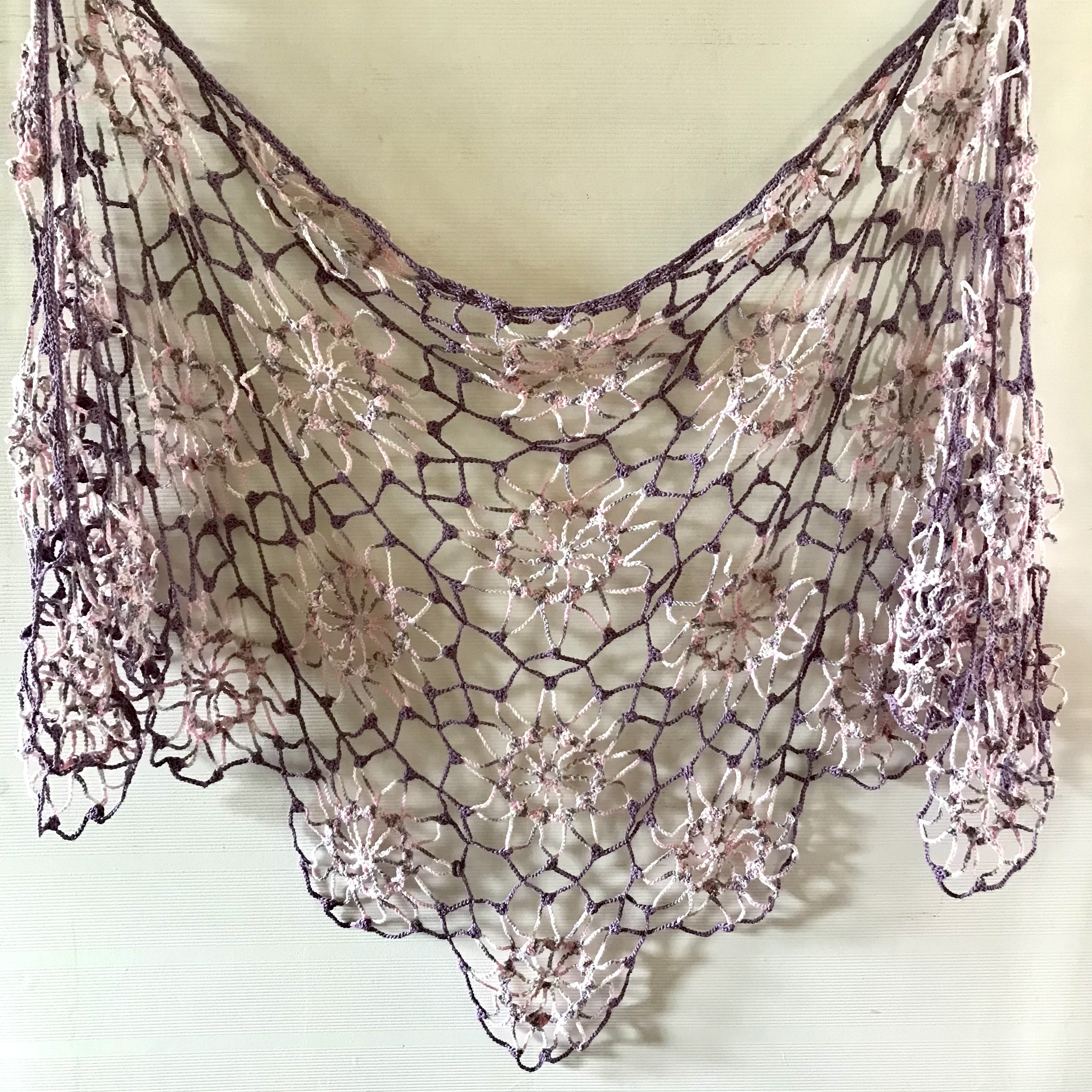 コットン糸　モチーフ編みのショール　ストール　かぎ針編み　編み物　大判ショール　三角ショール